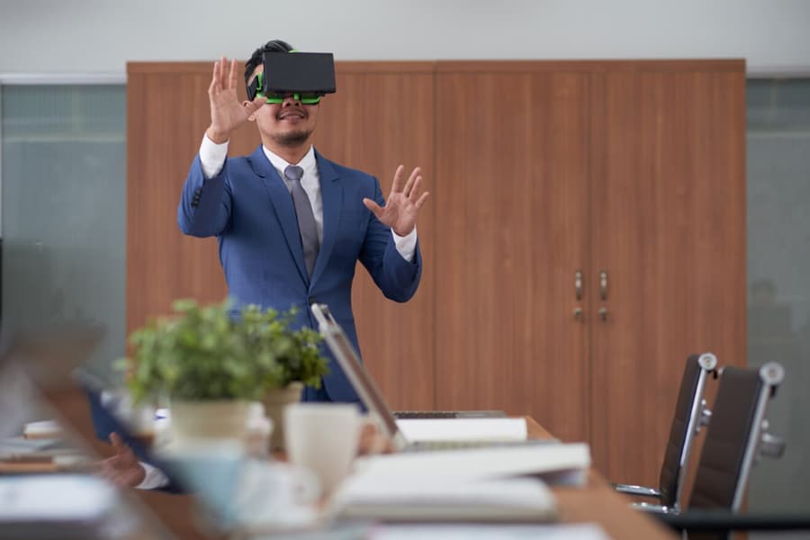 businessman using vr