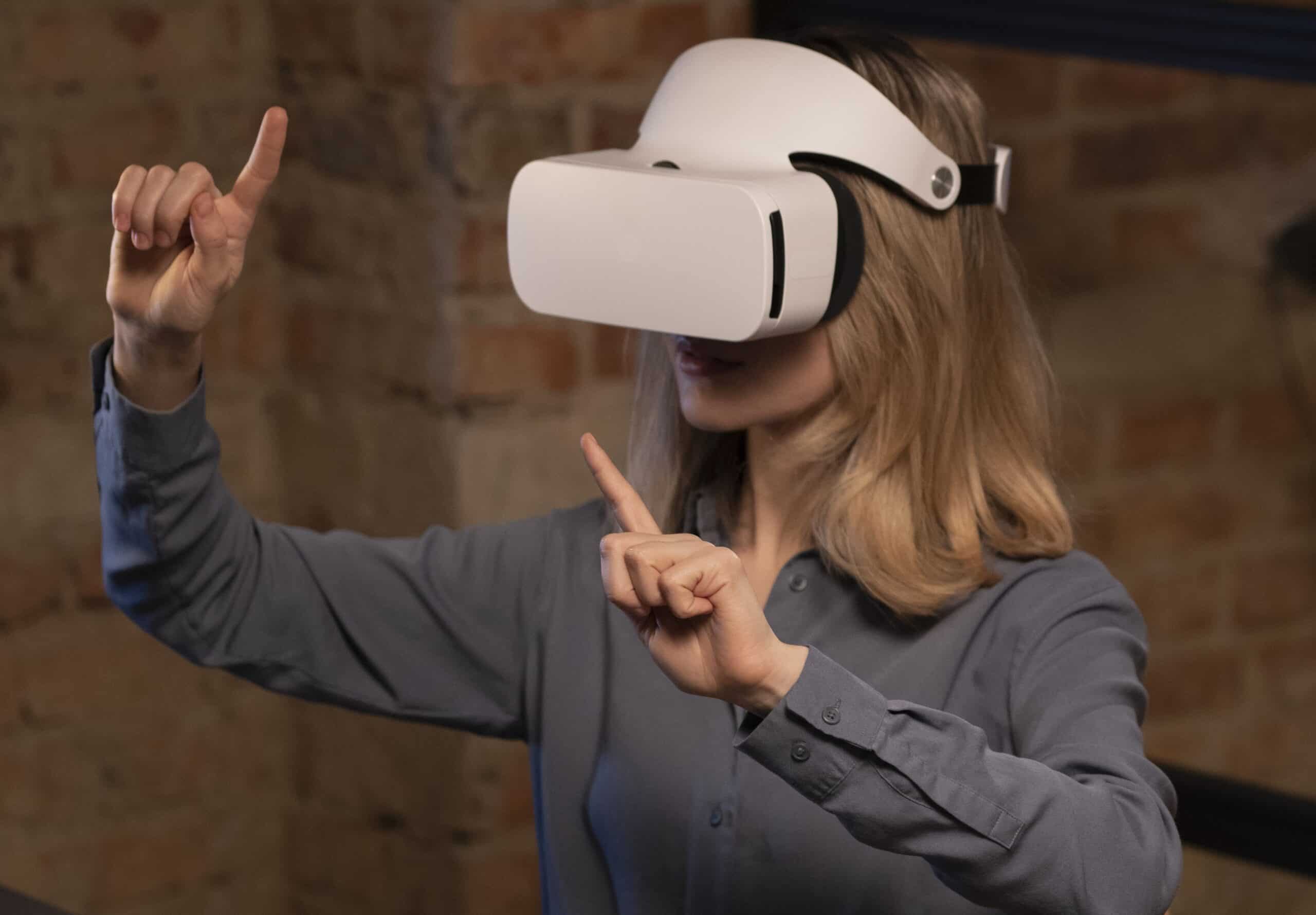 woman using vr