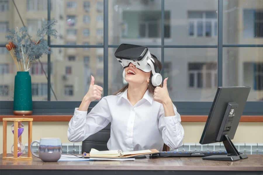 woman using vr